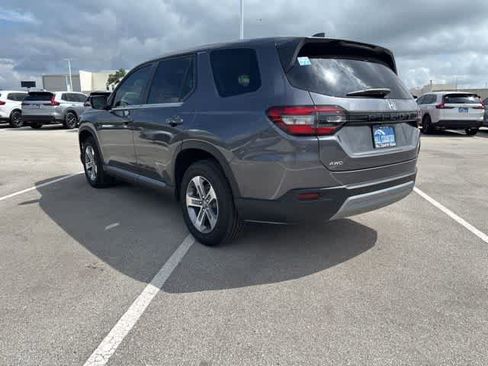 Used 2025 Honda Pilot EX-L image 3