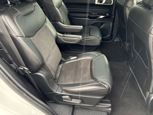 Used 2022 Ford Explorer ST w/ ST Street Pack image 21