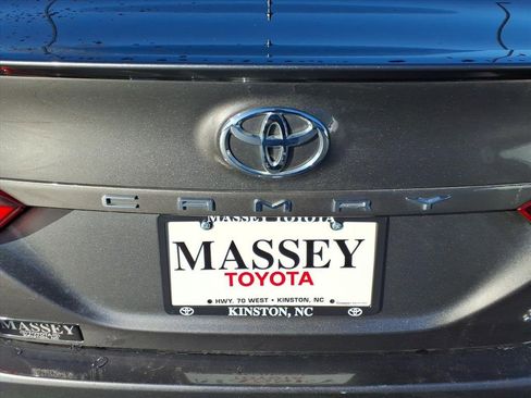 Used 2024 Toyota Camry SE image 9