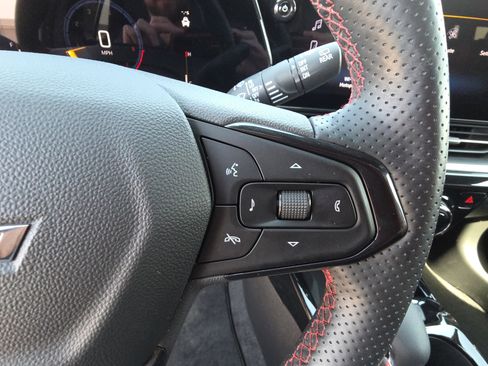 Certified 2025 Chevrolet Trax RS w/ Sunroof Package image 19