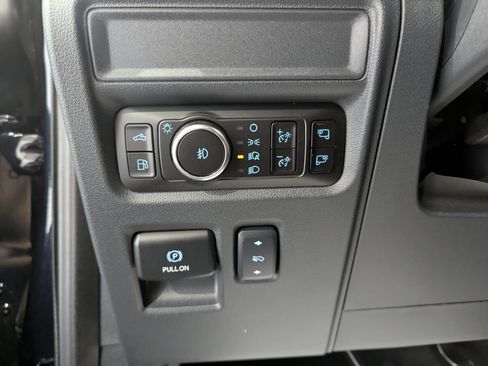 Used 2025 Ford F150 Lariat w/ Equipment Group 501A Mid AWD/4WD image 19
