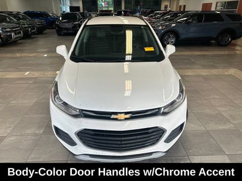 Used 2018 Chevrolet Trax LT w/ LT Convenience Package AWD/4WD image 16