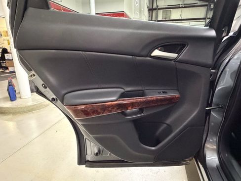 Used 2010 Honda Crosstour EX-L image 12