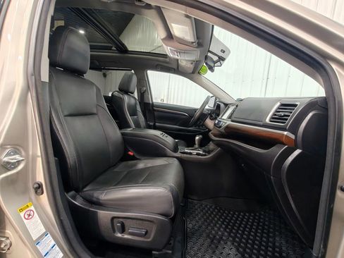 Used 2016 Toyota Highlander Limited AWD/4WD image 24