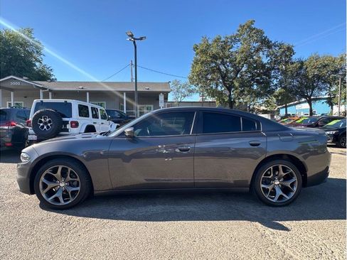 Used 2016 Dodge Charger SXT w/ Rallye Group RWD image 4
