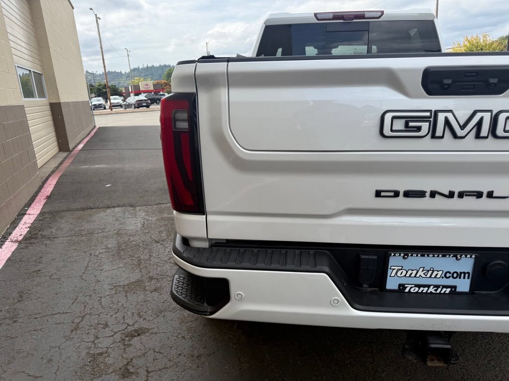 Used 2024 GMC Sierra 3500 Denali Ultimate AWD/4WD image 8