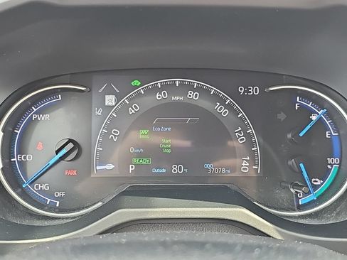 Used 2022 Toyota RAV4 SE w/ Weather & Moonroof Package AWD/4WD image 18