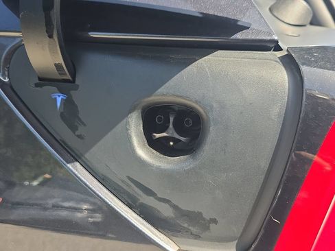 Used 2024 Tesla Model Y Long Range AWD/4WD image 13
