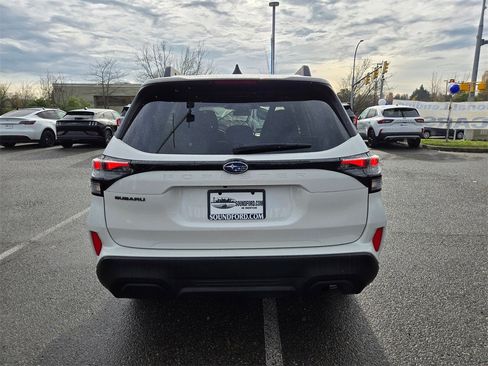 Used 2025 Subaru Forester Premium image 6