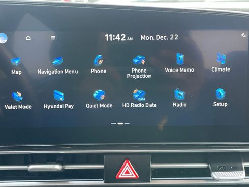 Used 2025 Hyundai Elantra SEL image 21