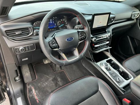 Certified 2022 Ford Explorer ST-Line w/ Class IV Trailer Tow Package image 19