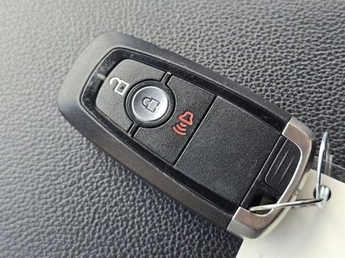 Used 2018 Ford Explorer XLT AWD/4WD image 34
