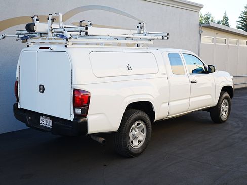 Used 2022 Toyota Tacoma SR image 4