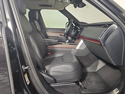 Used 2025 Land Rover Range Rover SE image 19