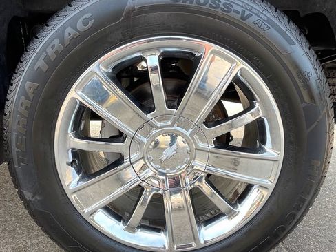 Used 2015 Chevrolet Silverado 1500 High Country w/ High Country Premium Package RWD image 12