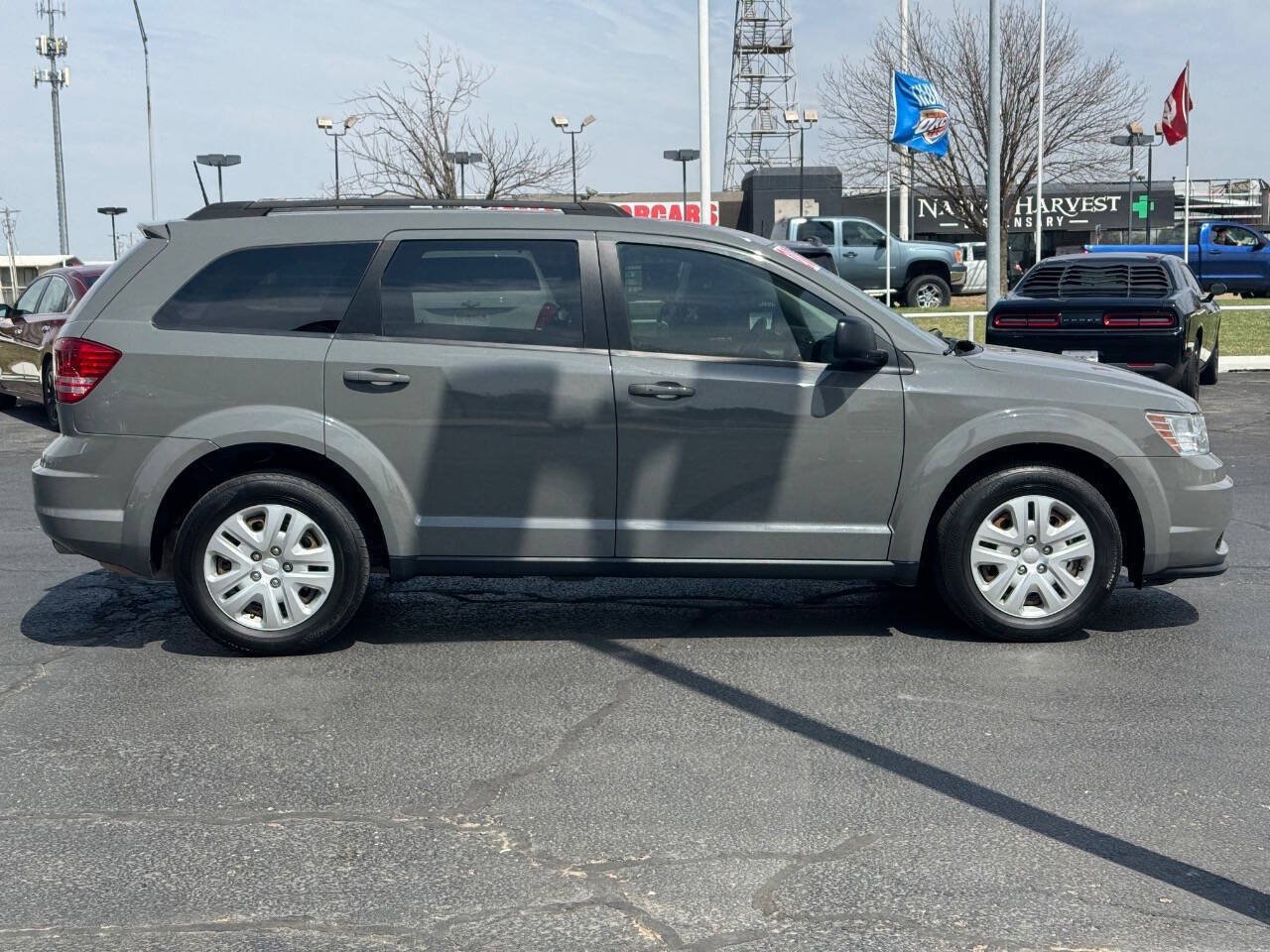 Used 2020 Dodge Journey SE w/ SE Popular Equipment Group FWD image 4