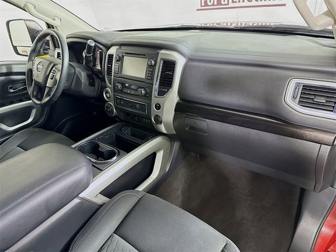 Certified 2019 Nissan Titan SV w/ SV Convenience Package image 34