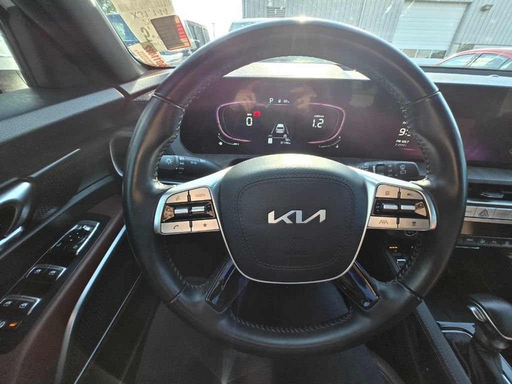 Used 2023 Kia Telluride EX w/ EX Captain's Chair Package FWD image 11