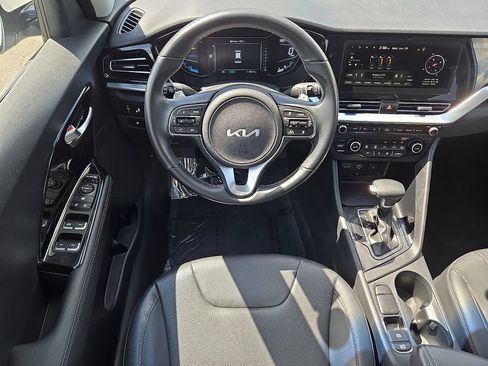 Used 2022 Kia Niro Touring Special Edition FWD image 12