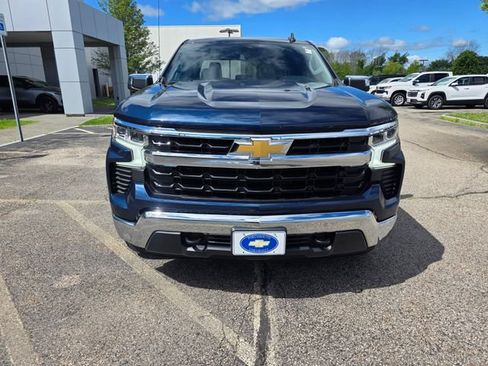 Used 2023 Chevrolet Silverado 1500 LT AWD/4WD image 7