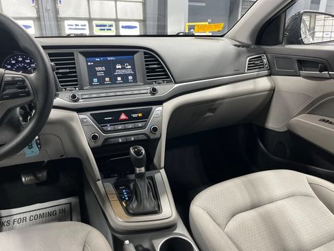 Used 2017 Hyundai Elantra SE FWD image 24