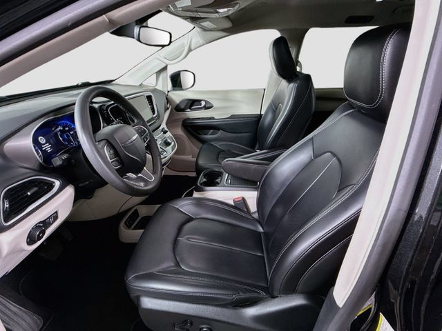 Used 2023 Chrysler Pacifica Touring-L FWD image 25