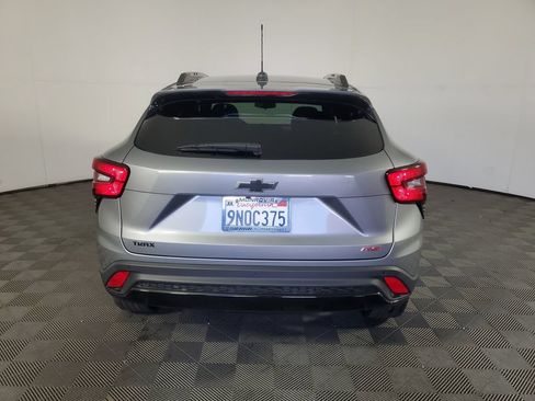 Used 2025 Chevrolet Trax RS w/ Sunroof Package FWD image 4