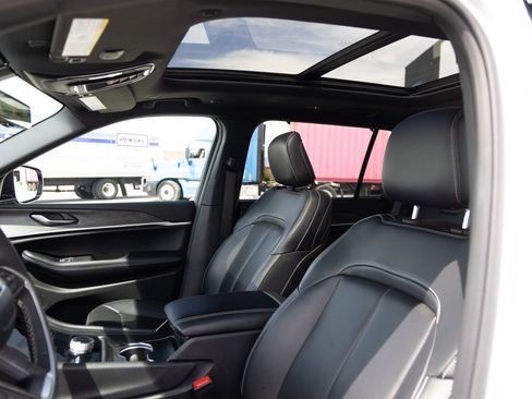 Used 2025 Jeep Grand Cherokee L Limited w/ Luxury Tech Group II AWD/4WD image 18