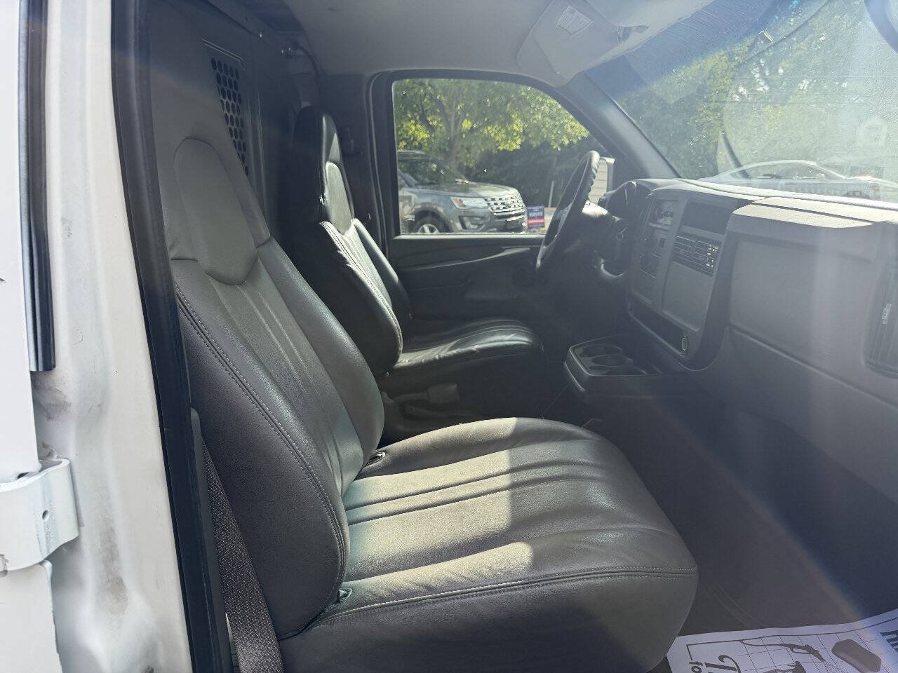 Used 2007 Chevrolet Express 1500 RWD image 19