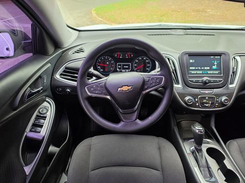 Used 2018 Chevrolet Malibu LS FWD image 9