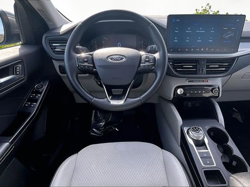 Used 2025 Ford Escape SE image 5