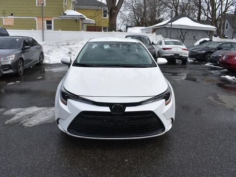 Used 2025 Toyota Corolla SE FWD image 2