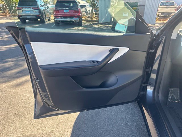 Used 2022 Tesla Model Y Long Range AWD/4WD image 14