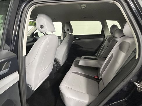 Used 2024 Volkswagen Taos SE FWD image 17