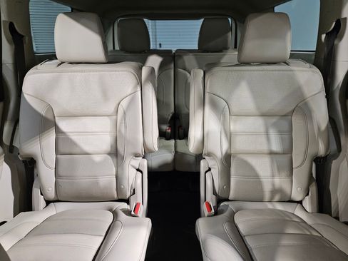 Used 2019 GMC Acadia Denali image 13