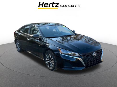 Used 2025 Nissan Altima 2.5 SV image 1