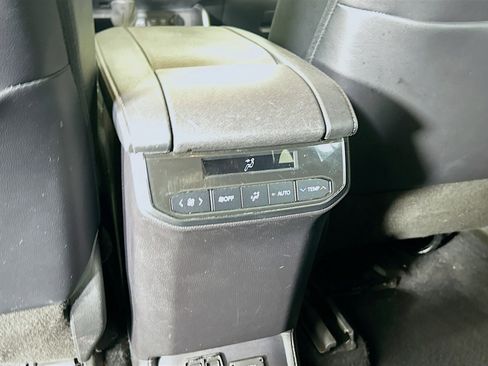 Used 2021 Toyota Highlander Limited image 28