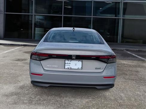 Used 2025 Honda Accord SE image 6