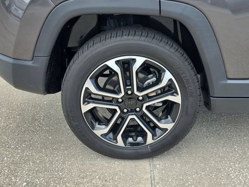 Used 2023 Jeep Compass Limited AWD/4WD image 5
