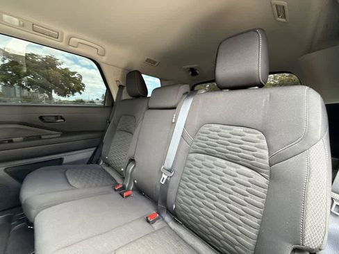 Used 2024 Nissan Pathfinder S image 22