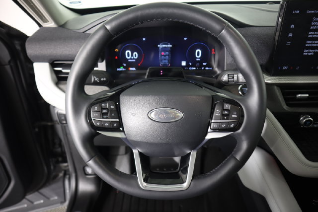Certified 2025 Ford Explorer Platinum w/ Ultimate Package AWD/4WD image 39