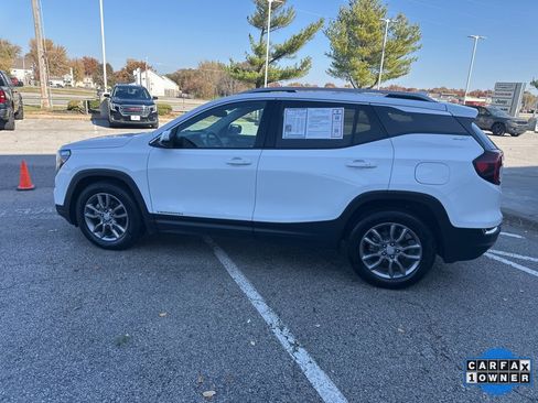 Used 2024 GMC Terrain SLT image 19