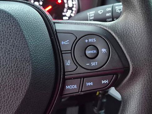 Used 2021 Toyota RAV4 LE FWD image 15