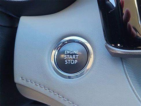 Used 2023 Toyota Highlander LE image 21