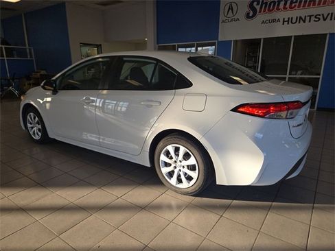 Used 2022 Toyota Corolla LE image 6