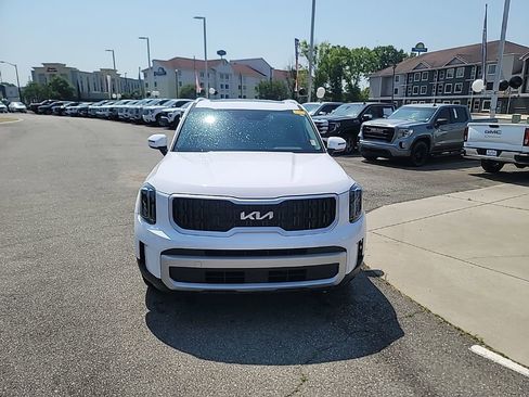 Used 2025 Kia Telluride EX w/ EX Captain's Chair Package FWD image 2