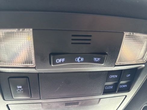 Used 2016 Toyota Tacoma TRD Sport w/ Premium & Technology Package image 32