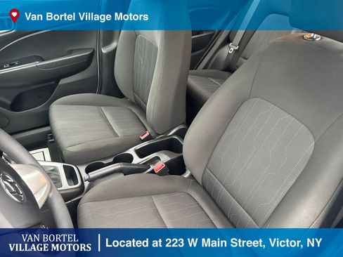 Used 2021 Hyundai Venue SE image 11