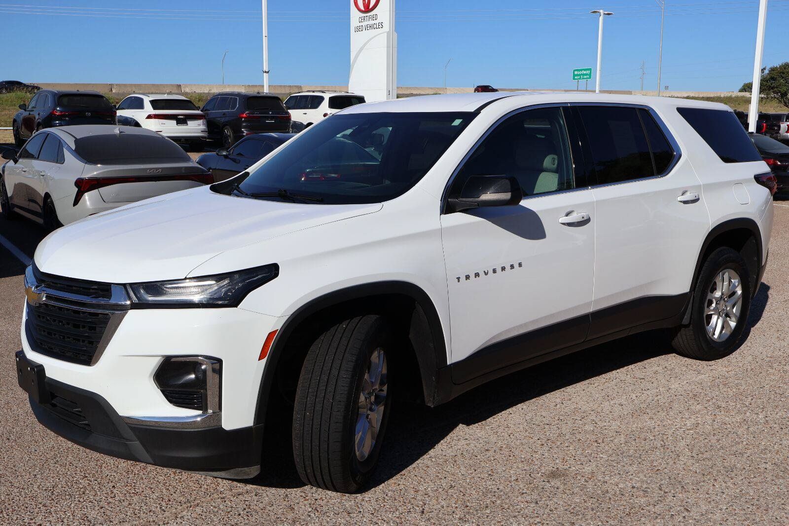 Used 2023 Chevrolet Traverse LS FWD image 7
