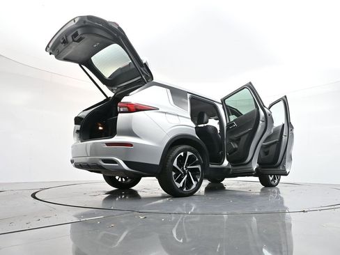 Used 2022 Mitsubishi Outlander SE image 39